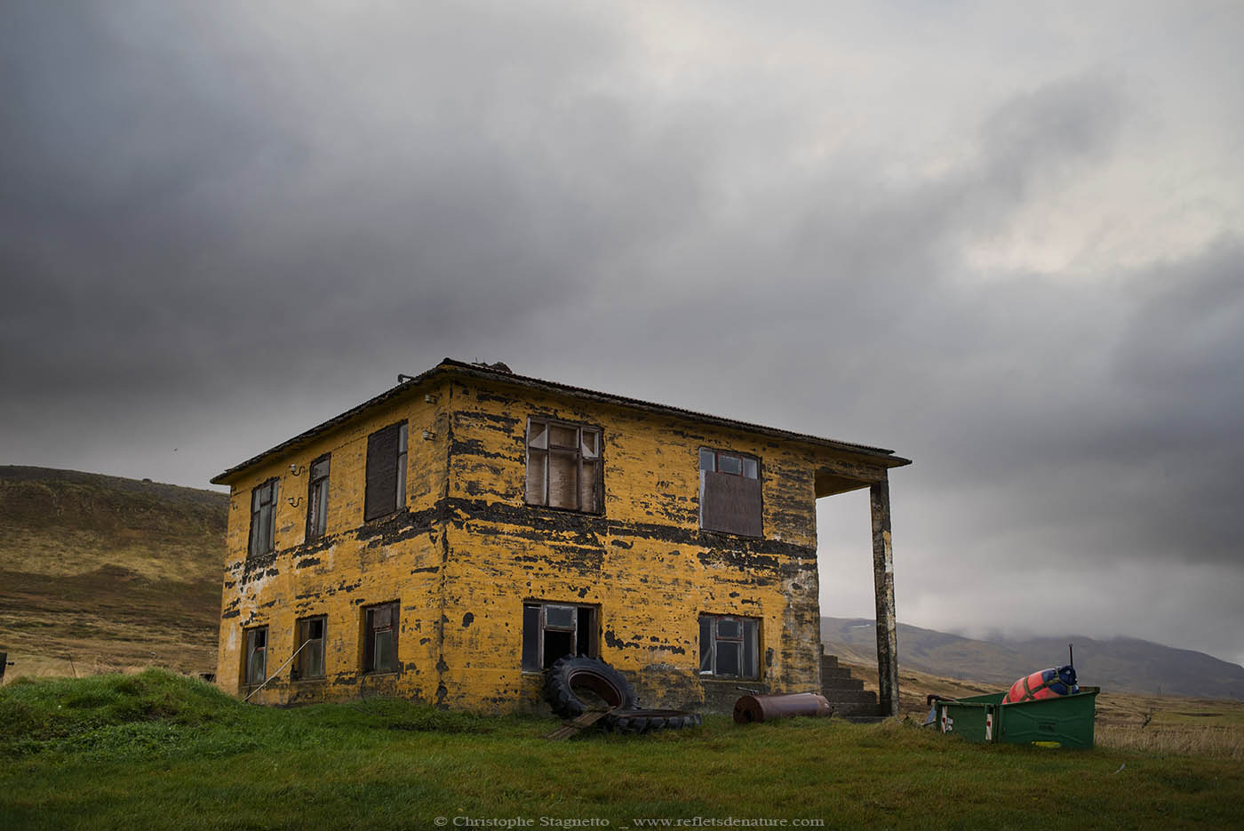 farm abandoned house loading=